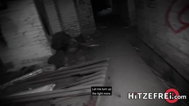 Телка дала парню в заброшенном здании после свидания